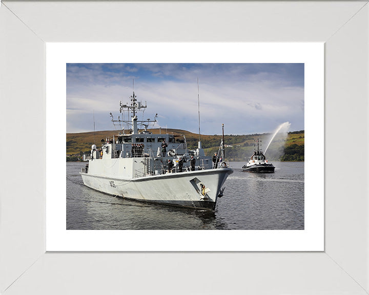 HMS Penzance M106 | Photo Print | Framed Print | Sandown Class | Minehunter | Royal Navy Hampshire Prints
