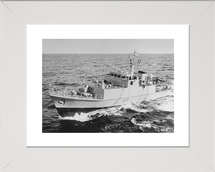 HMS Bridport (M105) Royal Navy Sandown Class Mine Hunter at Sea Photo Print Wall Art Decor Posters, Prints, & Visual Artwork Hampshire Prints 10 x 8 White Frame Yes