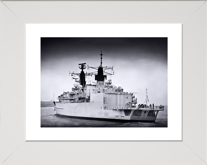 HMS Campbeltown (F86) Royal Navy Type 22 Frigate In Black and White Photo Print Wall Art Decor Posters, Prints, & Visual Artwork Hampshire Prints 10 x 8 White Frame Yes