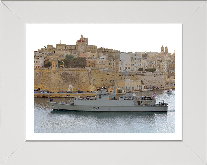 HMS Grimsby M108 | Photo Print | Framed Print | Sandown Class | Minehunter | Royal Navy Hampshire Prints