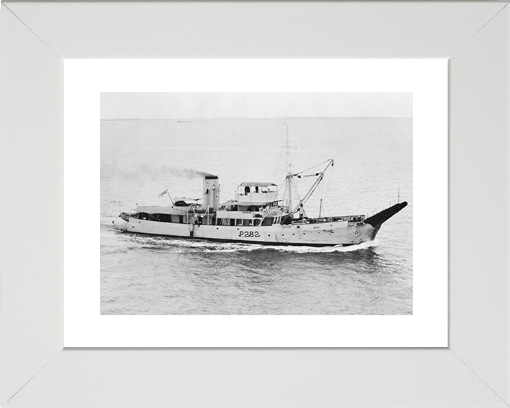 HMS Barfoam (P282) Royal Navy Bar Class Boom Defence Vessel Starboard View Photo Print Wall Art Decor Posters, Prints, & Visual Artwork Hampshire Prints 10 x 8 White Frame Yes