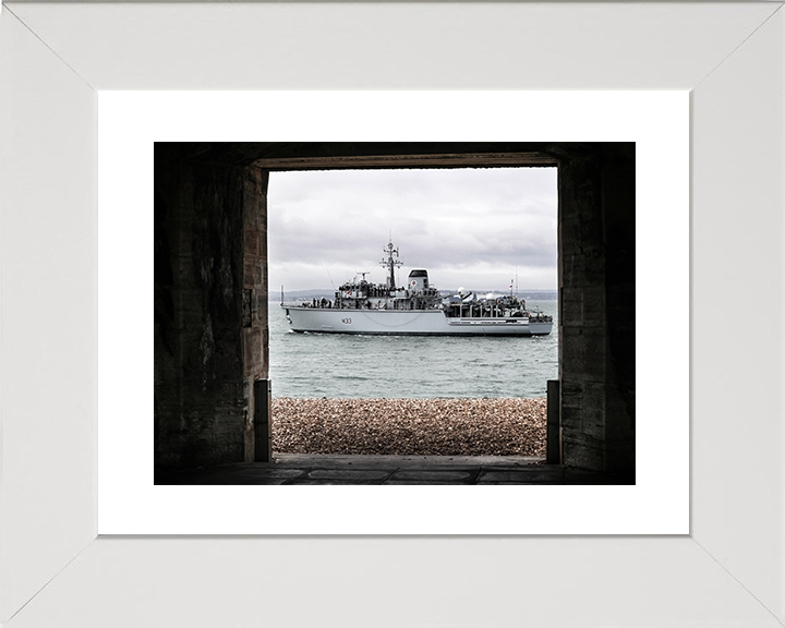 HMS Brocklesby (M33) Royal Navy Hunt Class Mine Warfare Vessel From Sallyport Photo Print Wall Art Decor Posters, Prints, & Visual Artwork Hampshire Prints 10 x 8 White Frame Yes
