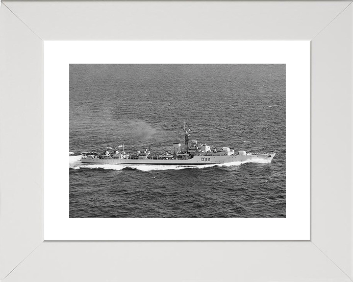 HMS Camperdown (D32) Royal Navy Battle Class Destroyer Starboard View Photo Print Wall Art Decor Posters, Prints, & Visual Artwork Hampshire Prints 10 x 8 White Frame Yes