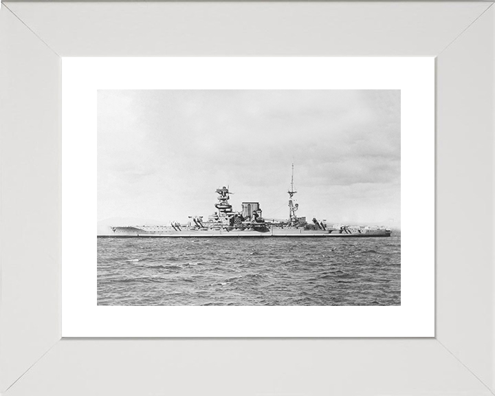 HMS Barham (04) Royal Navy Queen Elizabeth Class Battleship Port Beam View Photo Print Wall Art Decor Posters, Prints, & Visual Artwork Hampshire Prints 10 x 8 White Frame Yes