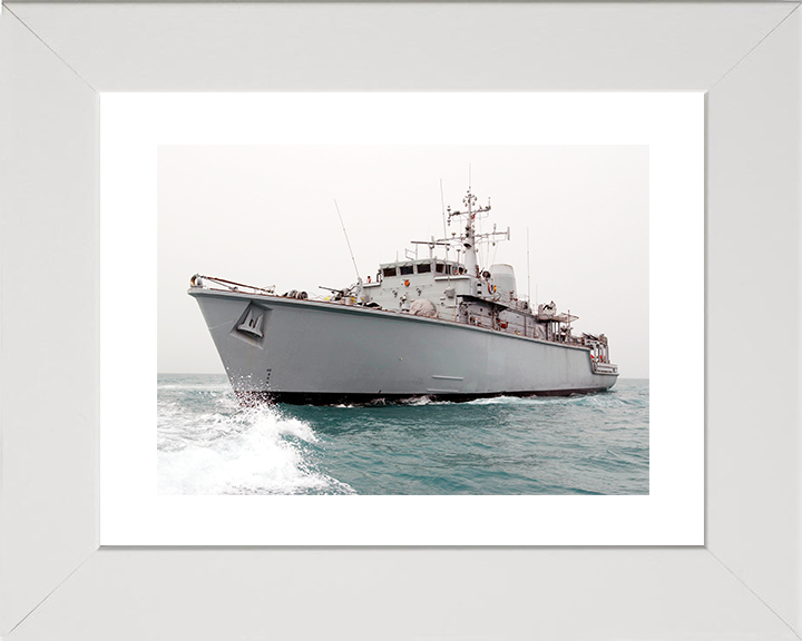 HMS Brocklesby (M33) Royal Navy Hunt Class Mine Warfare Vessel At Sea Photo Print Wall Art Decor Posters, Prints, & Visual Artwork Hampshire Prints 10 x 8 White Frame Yes