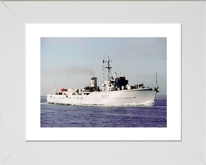 HMS Brinton (M1114) Royal Navy Ton Class Minesweeper Entering Harbour Photo Print Wall Art Decor Posters, Prints, & Visual Artwork Hampshire Prints 10 x 8 White Frame Yes