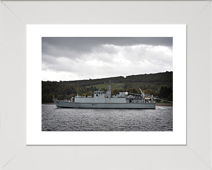 HMS Walney M104 | Photo Print | Framed Print | Sandown Class | minesweeper | Royal Navy Hampshire Prints