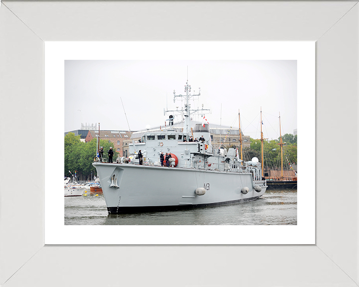 HMS Cattistock (M31) Photo Print - Entering Bristol 2011 - Royal Navy Hunt Class MineHunter Posters, Prints, & Visual Artwork Hampshire Prints 10 x 8 White Frame Yes