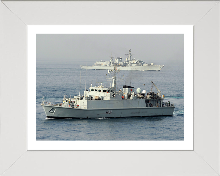 HMS Grimsby M108 | Photo Print | Framed Print | Sandown Class | Minehunter | Royal Navy Hampshire Prints