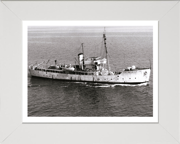 HMS Gateshead T288 | Photo Print | Framed Print | Isles Class | Trawler | Royal Navy Hampshire Prints