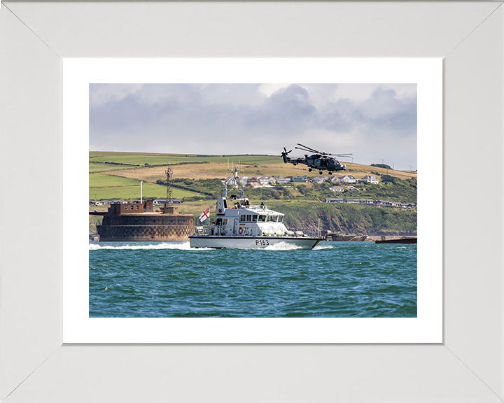 HMS Express (P163) Photo Print - With Wildcat - Royal Navy Archer Class P2000 Patrol Vessel Hampshire Prints 10 x 8 White Frame Yes