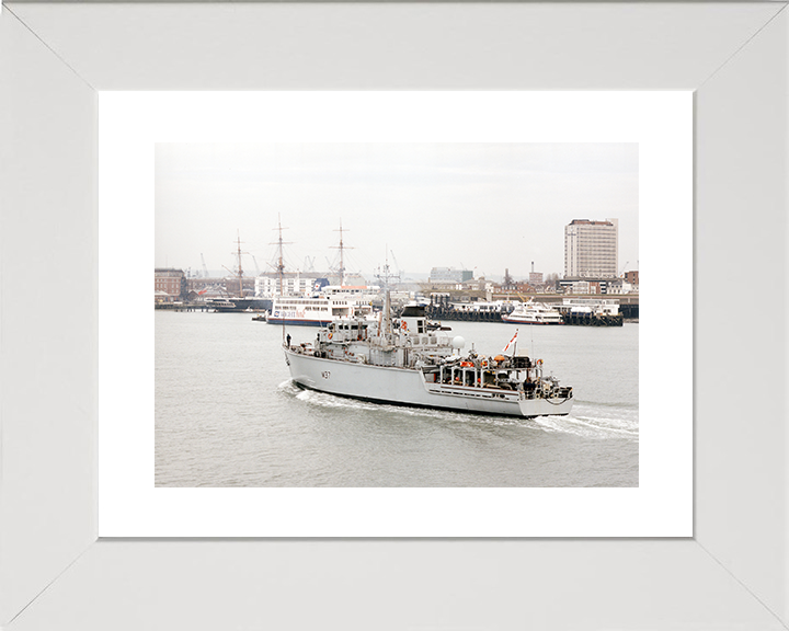 HMS Chiddingfold (M37) Royal Navy Hunt Class Minehunter Entering Portsmouth Photo Print Wall Art Decor Posters, Prints, & Visual Artwork Hampshire Prints 10 x 8 White Frame Yes