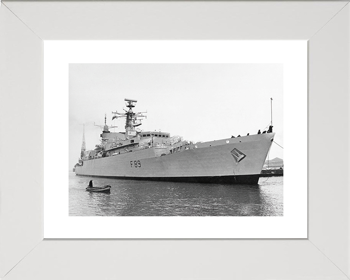 HMS Battleaxe (F89) Royal Navy Type 22 Frigate Coming Alongside Photo Print Wall Art Decor Posters, Prints, & Visual Artwork Hampshire Prints 10 x 8 White Frame Yes