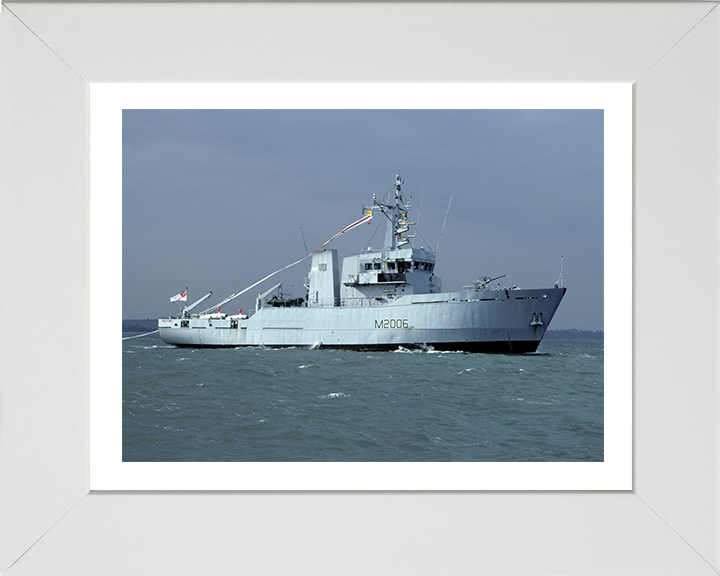 HMS Helford M2006 | Photo Print | Framed Print | River Class | Minesweeper | Royal Navy Hampshire Prints