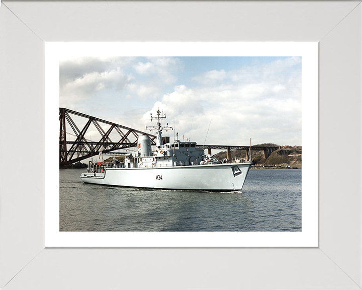 HMS Middleton M34 | Photo Print | Framed Print | Hunt Class | Mine Warfare Vessel | Royal Navy Hampshire Prints