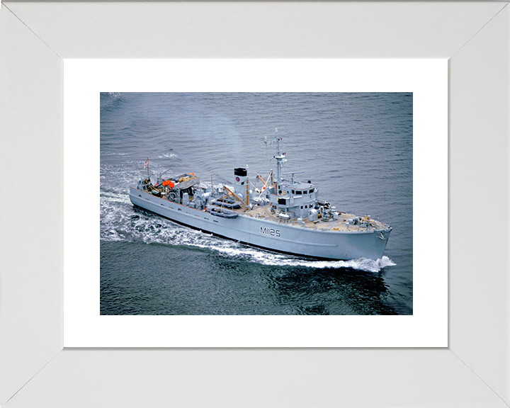 HMS Cuxton M1125 Royal Navy Ton class minesweeper at sea Photo Print Wall art Poster Hampshire Prints 10 x 8 White Frame Yes