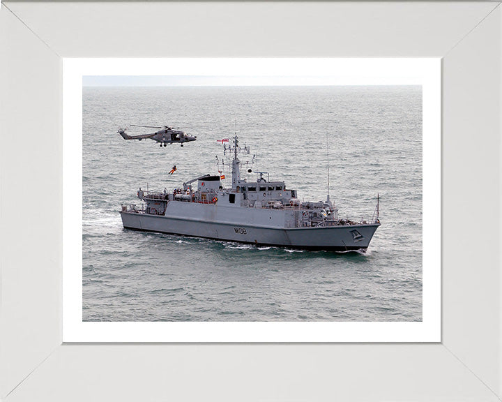 HMS Grimsby M108 | Photo Print | Framed Print | Sandown Class | Minehunter | Royal Navy Hampshire Prints