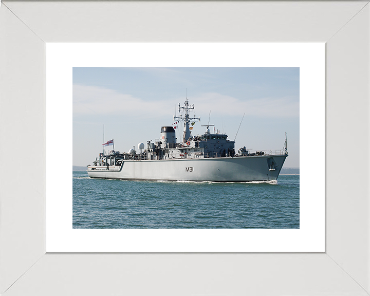 HMS Cattistock (M31) Royal Navy Hunt Class MineHunter Low Starboard View Photo Print Wall Art Decor Posters, Prints, & Visual Artwork Hampshire Prints 10 x 8 White Frame Yes