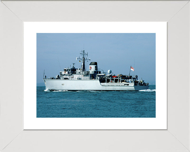 HMS Quorn (M41) Photo Print - Underway - Royal Navy Hunt Class Minehunter Hampshire Prints 10 x 8 White Frame Yes