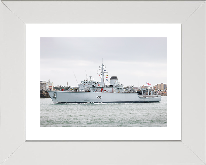 HMS Brocklesby (M33) Royal Navy Hunt Class Mine Warfare Vessel Of Southsea Photo Print Wall Art Decor Posters, Prints, & Visual Artwork Hampshire Prints 10 x 8 White Frame Yes