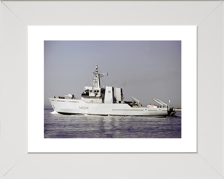 HMS Arun (M2014) Royal Navy River Class Minesweeper Port Beam View Photo Print Wall Art Decor Posters, Prints, & Visual Artwork Hampshire Prints 10 x 8 White Frame Yes