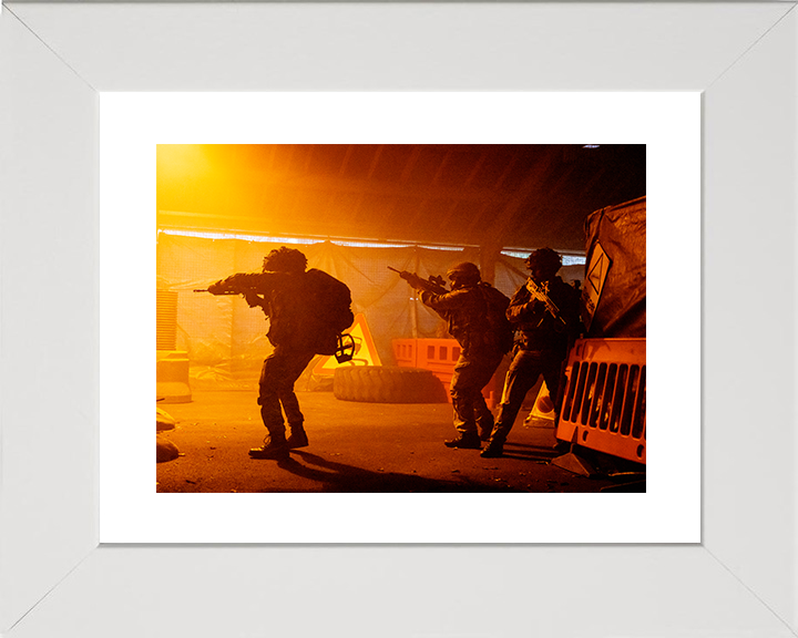 British Army Irish Guards Soldiers Urban Warfare Training 2026 Photo Print Wall Art Military Decor Posters, Prints, & Visual Artwork Hampshire Prints 10 x 8 White Frame Yes