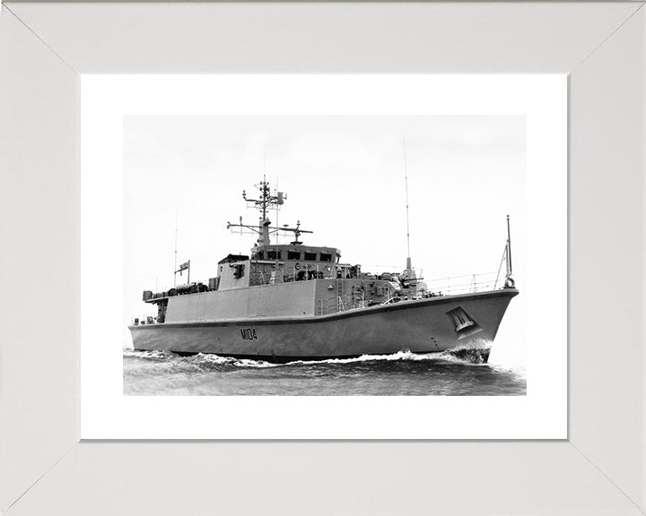 HMS Walney M104 | Photo Print | Framed Print | Sandown Class | minesweeper | Royal Navy Hampshire Prints