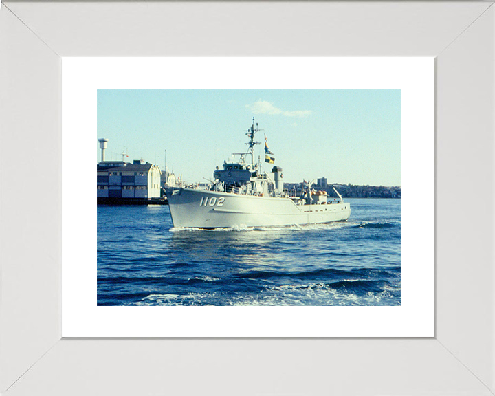 HMS Alcaston (M1102) Royal Navy Ton Class Minesweeper Warship Entering Harbour Photo Print Wall Art Naval Decor Posters, Prints, & Visual Artwork Hampshire Prints 10 x 8 White Frame Yes