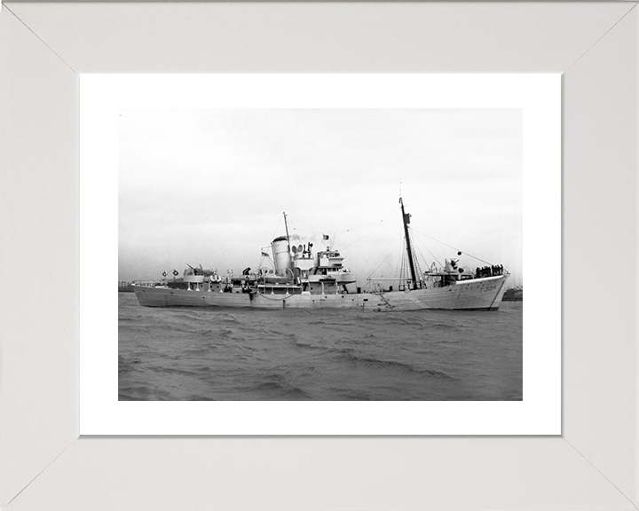 HMS Grenadier (T334) Royal Navy Military Class Trawler At Sea 1943 Photo Print Wall Art Decor Posters, Prints, & Visual Artwork Hampshire Prints 10 x 8 White Frame Yes