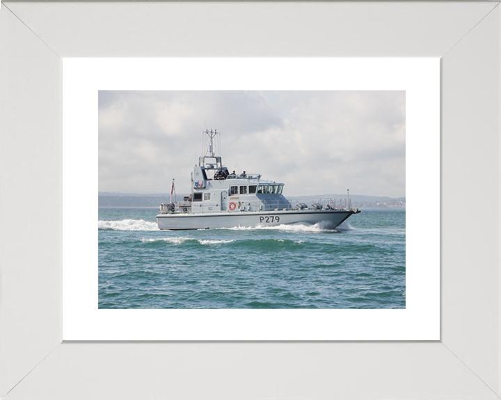 HMS Blazer (P279) Royal Navy Archer Class P2000 Patrol Vessel Starboard View Photo Print Wall Art Decor Posters, Prints, & Visual Artwork Hampshire Prints 10 x 8 White Frame Yes