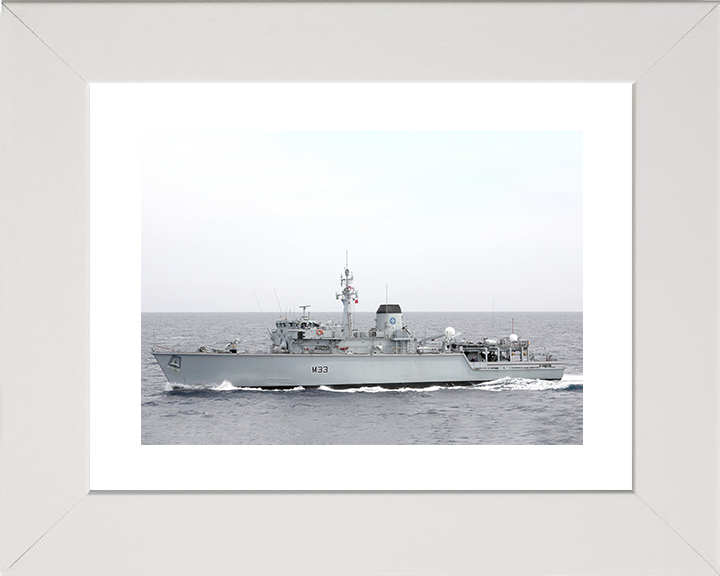 HMS Brocklesby (M33) Royal Navy Hunt Class Mine Warfare Vessel Port Beam View Photo Print Wall Art Decor Posters, Prints, & Visual Artwork Hampshire Prints 10 x 8 White Frame Yes