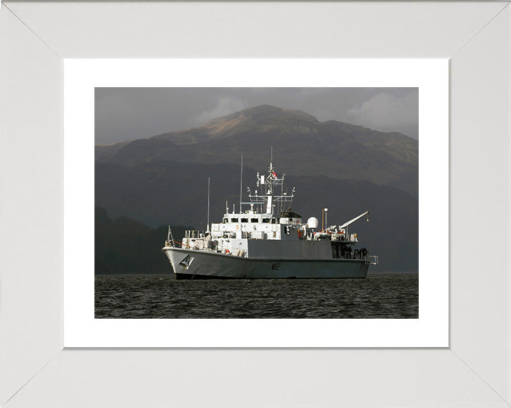 HMS Shoreham M112 | Photo Print | Framed Print | Sandown Class | Minehunter | Royal Navy Hampshire Prints