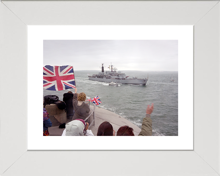 HMS Cardiff (D108) Royal Navy Type 42 Destroyer From The Round Tower Photo Print Wall Art Decor Posters, Prints, & Visual Artwork Hampshire Prints 10 x 8 White Frame Yes