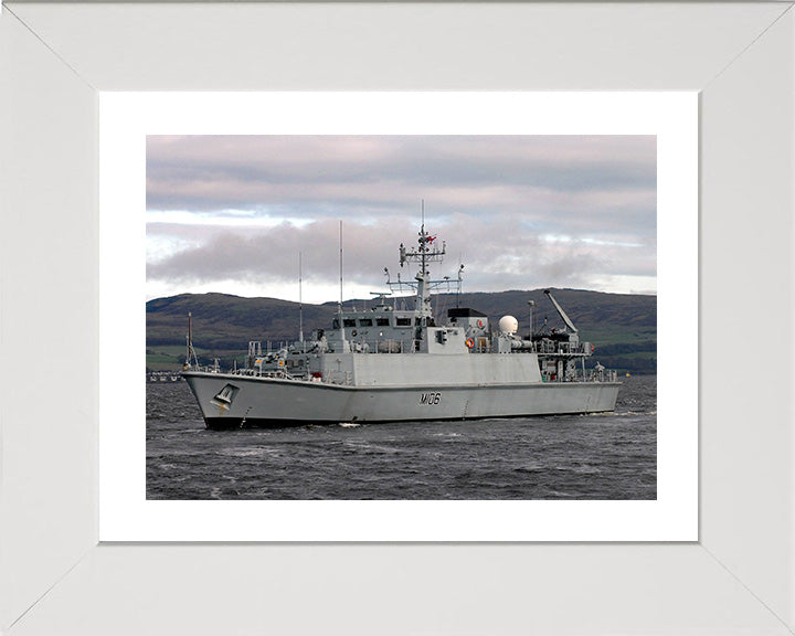 HMS Penzance M106 | Photo Print | Framed Print | Sandown Class | Minehunter | Royal Navy Hampshire Prints
