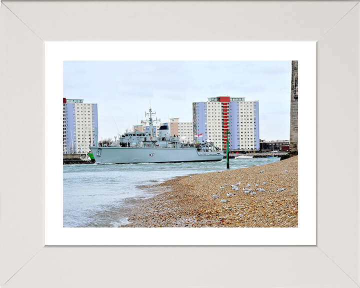 HMS Chiddingfold (M37) Photo Print - Leaving Portsmouth 2013 - Royal Navy Hunt Class Minehunter Posters, Prints, & Visual Artwork Hampshire Prints 10 x 8 White Frame Yes