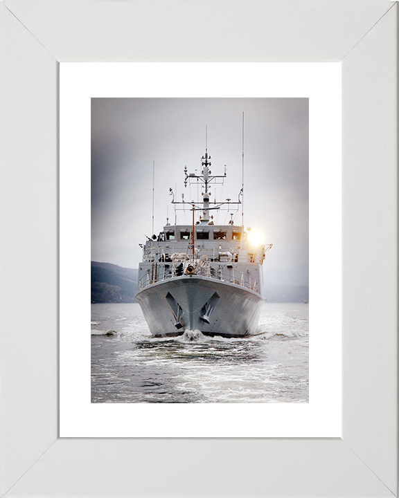HMS Blyth (M111) Royal Navy Sandown Class Minehunter Scotland 2008 Photo Print Wall Art Decor Posters, Prints, & Visual Artwork Hampshire Prints 10 x 8 White Frame Yes
