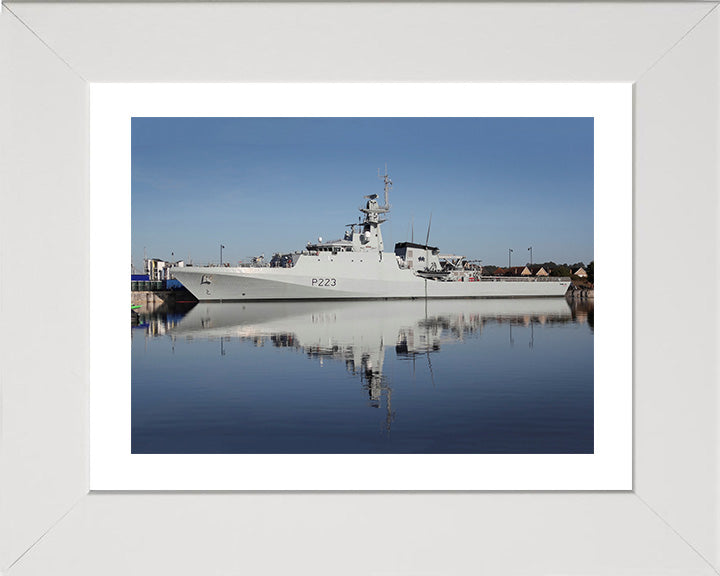 HMS Medway P223 | Photo Print | Framed Print | River Class | Patrol Vessel | Royal Navy Hampshire Prints