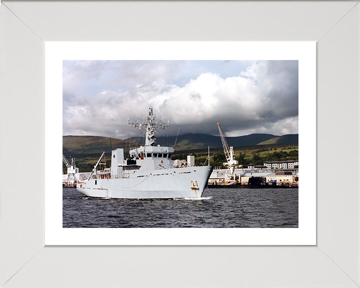 HMS Itchen (M2009) Photo Print - Leaving Faslane - Royal Navy River Class Minesweeper