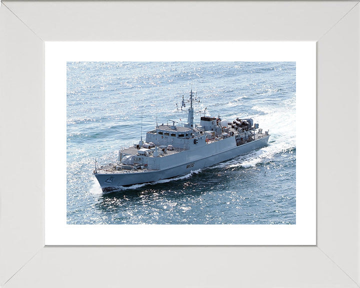 HMS Penzance M106 | Photo Print | Framed Print | Sandown Class | Minehunter | Royal Navy Hampshire Prints