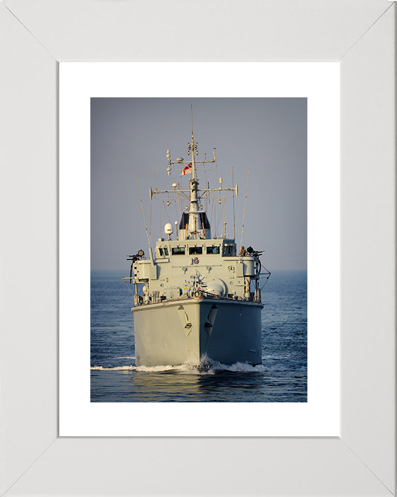 HMS Chiddingfold (M37) Royal Navy Hunt Class Minehunter Low Bow View Photo Print Wall Art Decor Posters, Prints, & Visual Artwork Hampshire Prints 10 x 8 White Frame Yes
