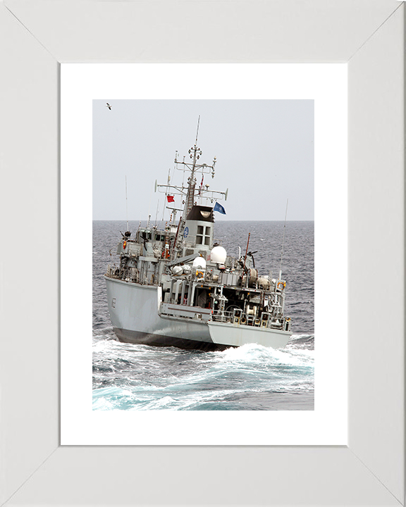 HMS Brocklesby (M33) Royal Navy Hunt Class Mine Warfare Vessel Stern View Photo Print Wall Art Decor Posters, Prints, & Visual Artwork Hampshire Prints 10 x 8 White Frame Yes