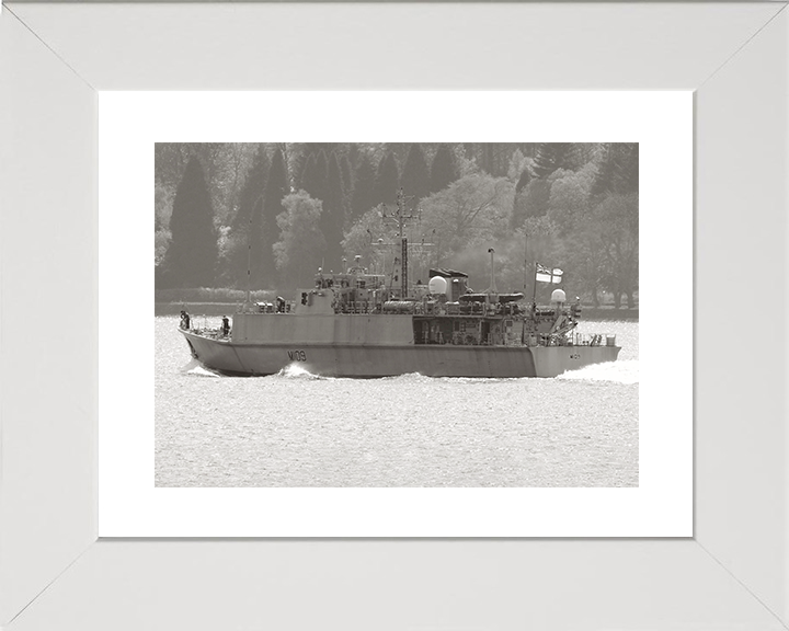 HMS Bangor (M109) Royal Navy Sandown Class Minehunter Clyde 2008 Photo Print Wall Art Decor Posters, Prints, & Visual Artwork Hampshire Prints 10 x 8 White Frame Yes