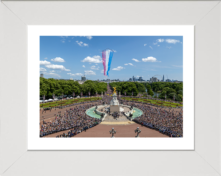 RAF Red Arrows Over Buckingham Palace Photo Print - Royal Air Force Aircraft Hampshire Prints 10 x 8 White Frame Yes