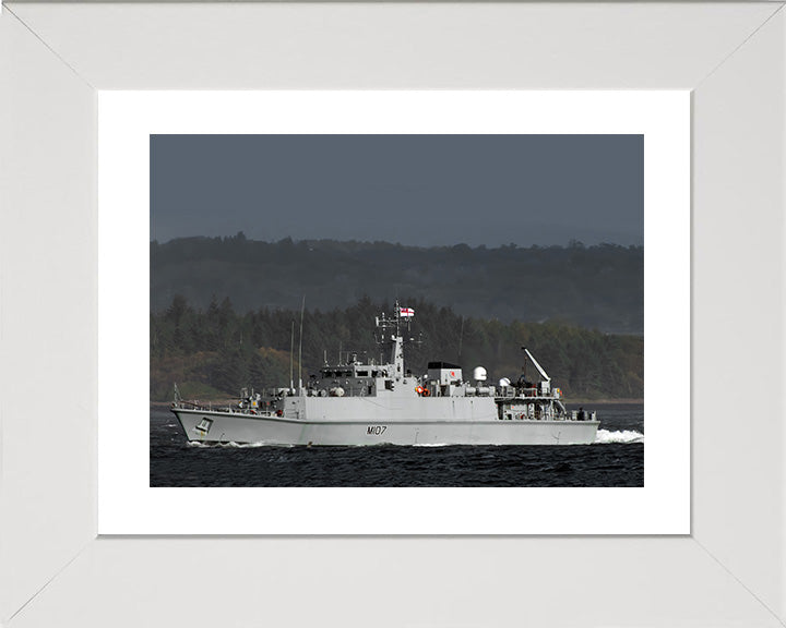 HMS Pembroke M107 | Photo Print | Framed Print | Sandown Class | Minehunter | Royal Navy Hampshire Prints