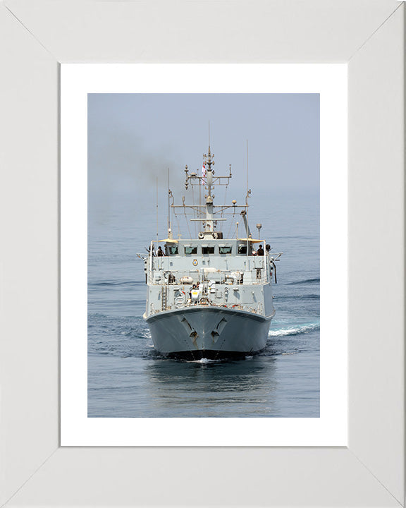 HMS Shoreham M112 | Photo Print | Framed Print | Sandown Class | Minehunter | Royal Navy Hampshire Prints