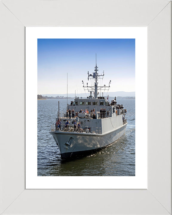 HMS Pembroke M107 | Photo Print | Framed Print | Sandown Class | Minehunter | Royal Navy Hampshire Prints