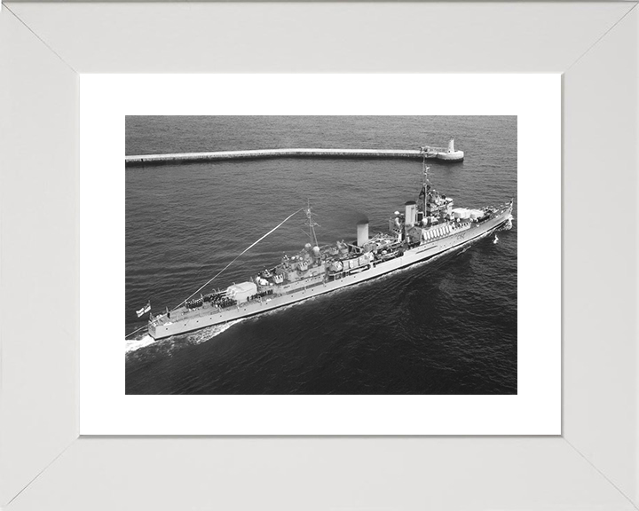 HMS Bermuda (52) Royal Navy Fiji Class Light Cruiser Paying Off Photo Print Wall Art Decor Posters, Prints, & Visual Artwork Hampshire Prints 10 x 8 White Frame Yes