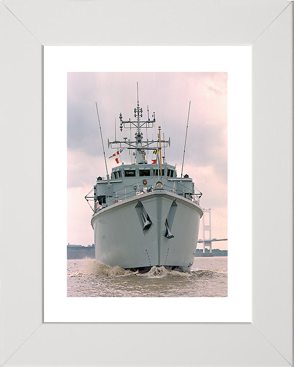 HMS Berkeley (M40) Royal Navy Hunt Class Mine Warfare Vessel Bow View Photo Print Wall Art Decor Posters, Prints, & Visual Artwork Hampshire Prints 10 x 8 White Frame Yes