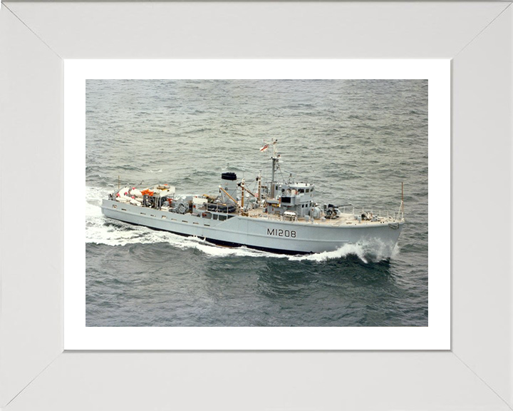 HMS Lewiston M1208 | Photo Print | Framed Print | Ton Class | Minesweeper | Royal Navy Hampshire Prints