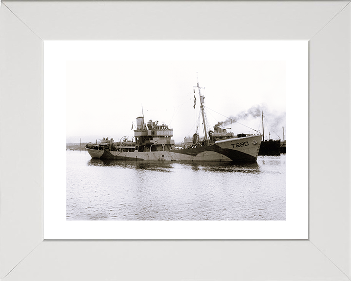 HMS Duncton (T220) Royal Navy Hills Class Trawler Leaving Harbour 1942 Photo Print Wall Art Decor Posters, Prints, & Visual Artwork Hampshire Prints 10 x 8 White Frame Yes